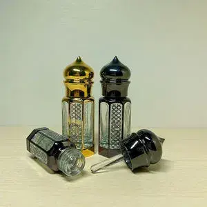 زجاجة عطر صغيرة 